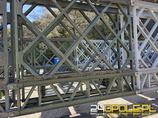 Ruszył montaż mostu tymczasowego przy ul. Andersa w Głuchołazach. Droga zamknięta na trzy dni