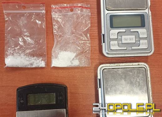 Wybrał się z podróż z amfetaminą - został zatrzymany razem z dilerem