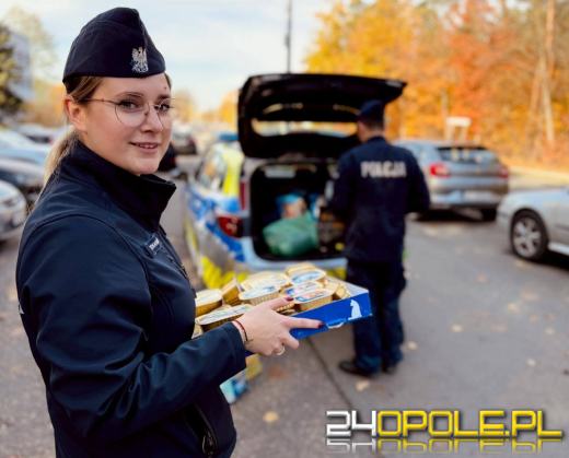 Wsparli bezdomne psiaki. Piękna akcja policjantów z Kędzierzyna-Koźle
