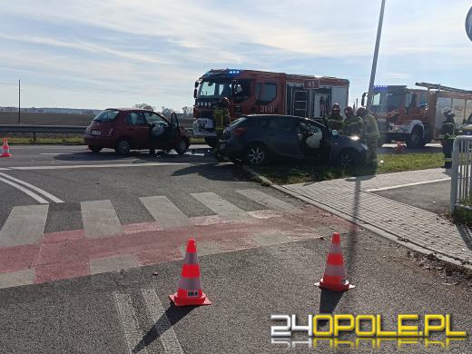 Wypadek na DK45 w Jełowej. Cztery osoby w szpitalu