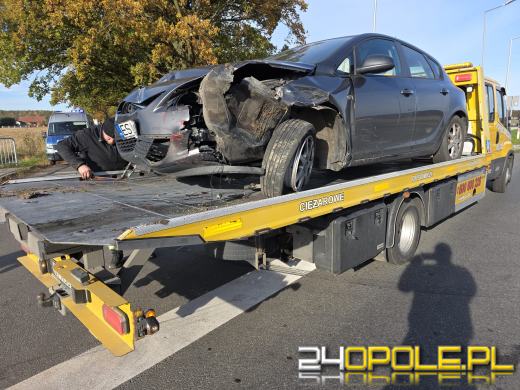 Wypadek na DK45 w Jełowej. Cztery osoby w szpitalu