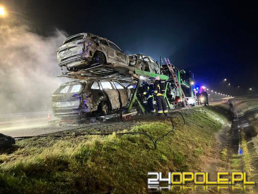 Pożar lawety na autostradzie. Spłonęły nowe auta