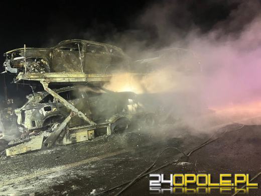 Pożar lawety na autostradzie. Spłonęły nowe auta