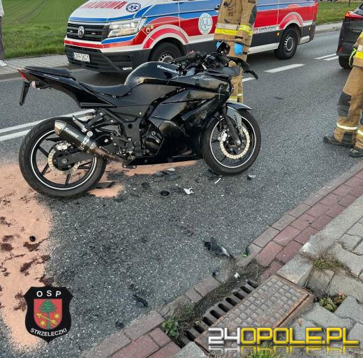 Wypadek motocyklisty w miejscowości Dobra. Droga całkowicie zablokowana