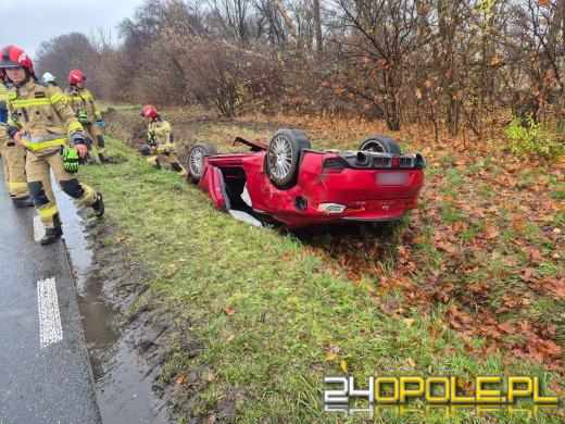 Wypadek na drodze wojewódzkiej nr 409. Starszy mężczyzna trafił do szpitala