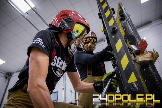 Od teorii do... wyważenia. Strażacy w akcji szkoleniowej