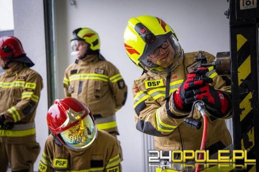 Od teorii do... wyważenia. Strażacy w akcji szkoleniowej