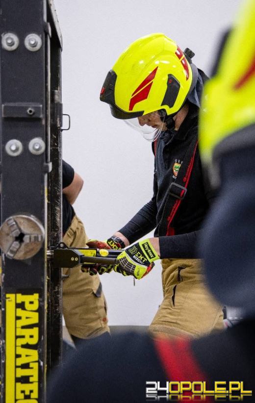Od teorii do... wyważenia. Strażacy w akcji szkoleniowej