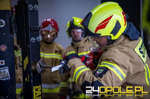 Od teorii do... wyważenia. Strażacy w akcji szkoleniowej