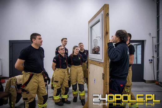 Od teorii do... wyważenia. Strażacy w akcji szkoleniowej