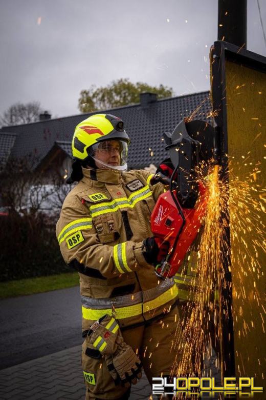 Od teorii do... wyważenia. Strażacy w akcji szkoleniowej