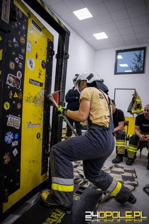 Od teorii do... wyważenia. Strażacy w akcji szkoleniowej