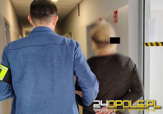 Nie dość, że poszukiwana to i zaopatrzona. 40-latka w więzieniu