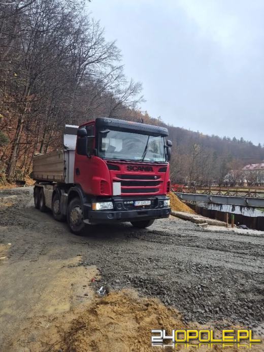 Pierwsze próby obciążeniowe mostu w Głuchołazach zakończone sukcesem