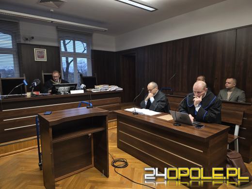 "Absurd i farsa" - tak oskarżeni oceniają postępowanie. "Sprawa kredy" ponownie w Nysie (WIDEO
