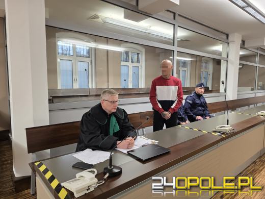 Oskarżony nie pamięta, jak wziął do rąk noże. Przed sądem odpowiada za usiłowanie zabójstwa