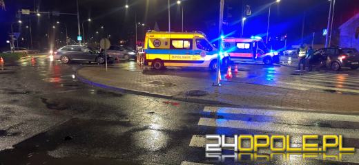Zderzenie dwóch aut na skrzyżowaniu w Opolu