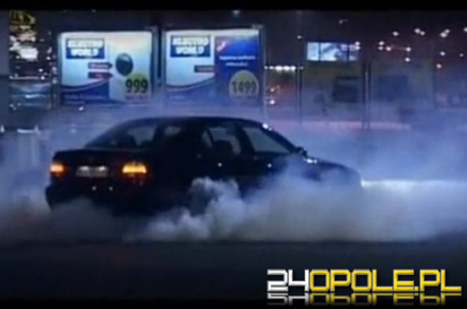 Drift na rondzie zapamięta na długo... dzięki mandatowi