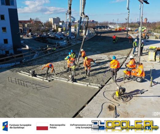 Kluczowy etap przy CUP. Betonowanie estakady przybliża inwestycję do finału