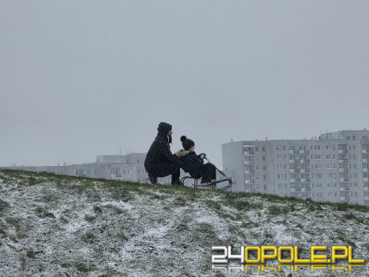 Pierwszy śnieg przyciągnął mieszkańców na Górkę Śmierci