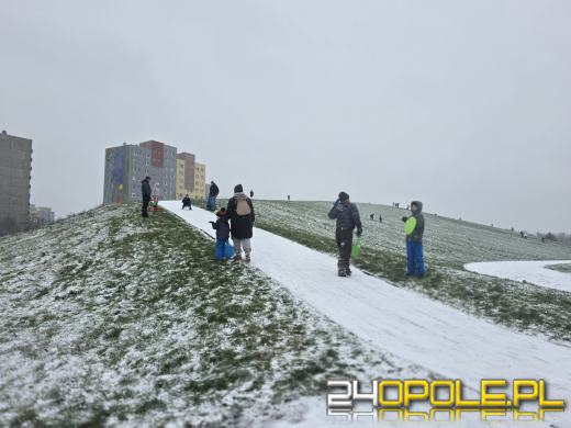 Pierwszy śnieg przyciągnął mieszkańców na Górkę Śmierci