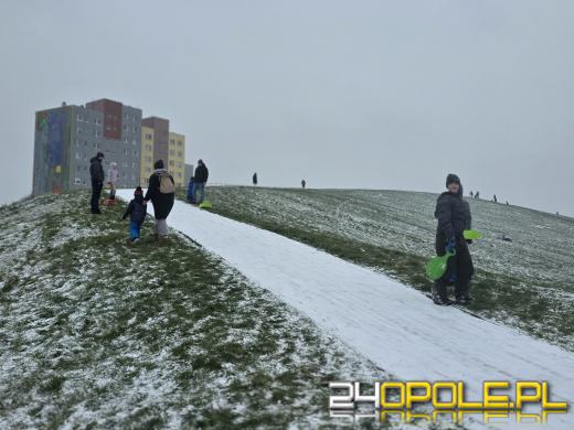Pierwszy śnieg przyciągnął mieszkańców na Górkę Śmierci