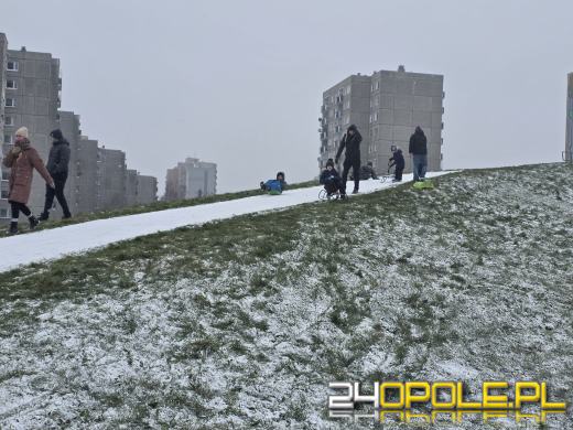 Pierwszy śnieg przyciągnął mieszkańców na Górkę Śmierci