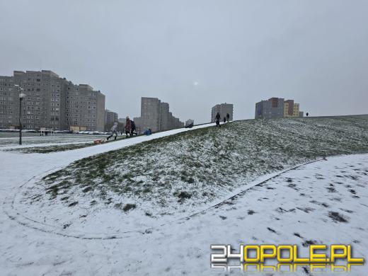 Pierwszy śnieg przyciągnął mieszkańców na Górkę Śmierci