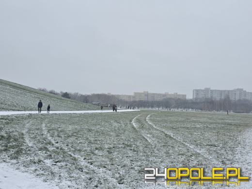 Pierwszy śnieg przyciągnął mieszkańców na Górkę Śmierci