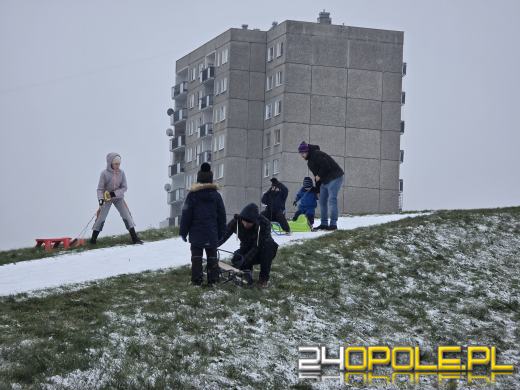 Pierwszy śnieg przyciągnął mieszkańców na Górkę Śmierci