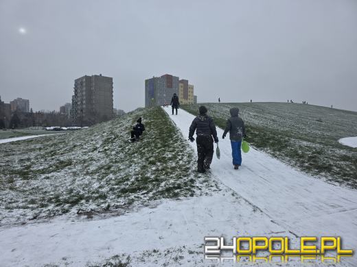 Pierwszy śnieg przyciągnął mieszkańców na Górkę Śmierci
