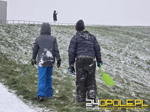Pierwszy śnieg przyciągnął mieszkańców na Górkę Śmierci