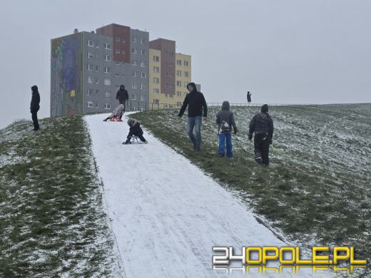 Pierwszy śnieg przyciągnął mieszkańców na Górkę Śmierci