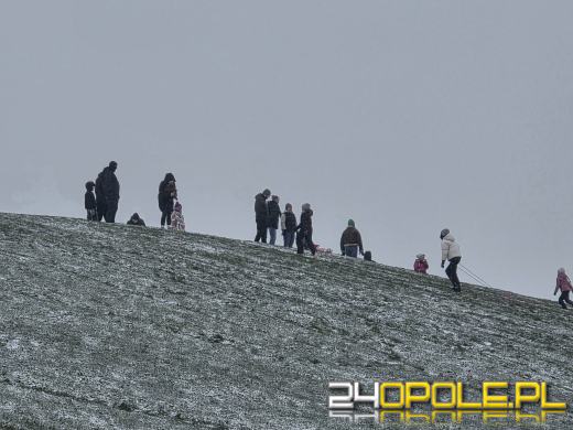 Pierwszy śnieg przyciągnął mieszkańców na Górkę Śmierci