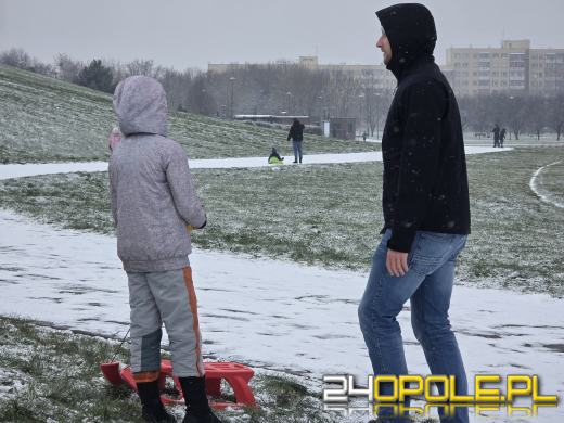 Pierwszy śnieg przyciągnął mieszkańców na Górkę Śmierci