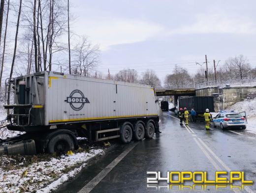Zderzenie dwóch ciężarówek pod Sławięcicami. Utrudnienia w ruchu
