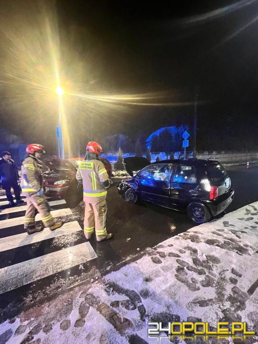 Zderzenie na skrzyżowaniu w Kędzierzynie-Koźlu. Dwie osoby trafiły do szpitala