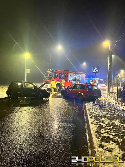 Zderzenie na skrzyżowaniu w Kędzierzynie-Koźlu. Dwie osoby trafiły do szpitala