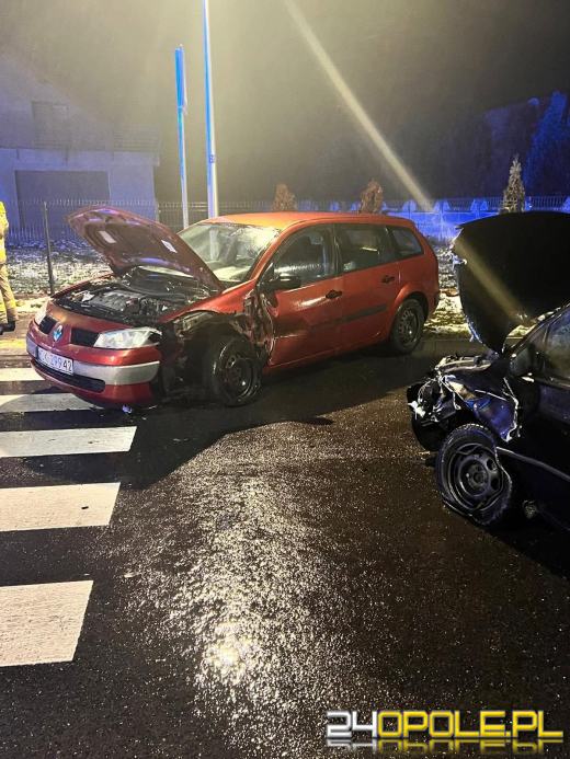 Zderzenie na skrzyżowaniu w Kędzierzynie-Koźlu. Dwie osoby trafiły do szpitala