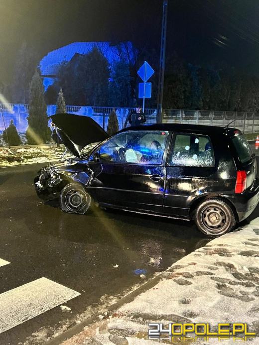 Zderzenie na skrzyżowaniu w Kędzierzynie-Koźlu. Dwie osoby trafiły do szpitala