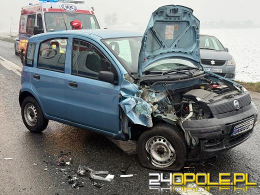 Zderzenie dwóch aut w Jemielnicy. Jedna osoba trafiła do szpitala