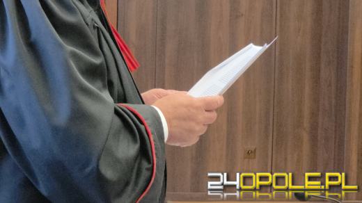 Akt oskarżenia wobec 36-latka, który miał usiłować dźgnąć nożem własnego ojca