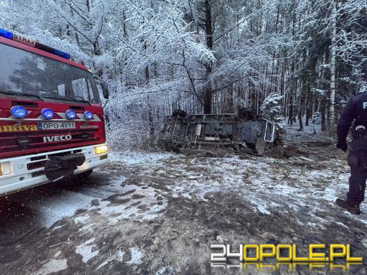 Uwaga kierowcy. Złe warunki na drogach. Trzy osoby ranne w wypadku AKTUALIZACJA 