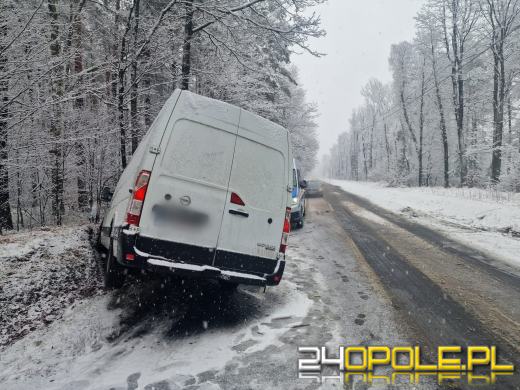 Zderzenie busa z osobówką.  Kierowca bez uprawnień stanie przed sądem