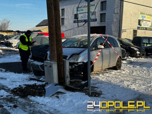 Zderzenie pojazdów w Lubrzy. Jeden z kierowców trafił do szpitala