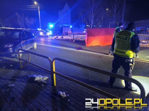 Śmiertelne potrącenie na DK11 w Krzywiźnie. Droga całkowicie zablokowana WIDEO