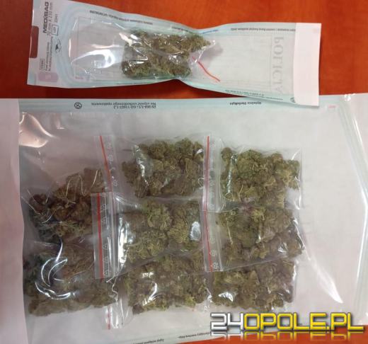 Dwóch zatrzymanych - zabezpieczone narkotyki i pieniądze