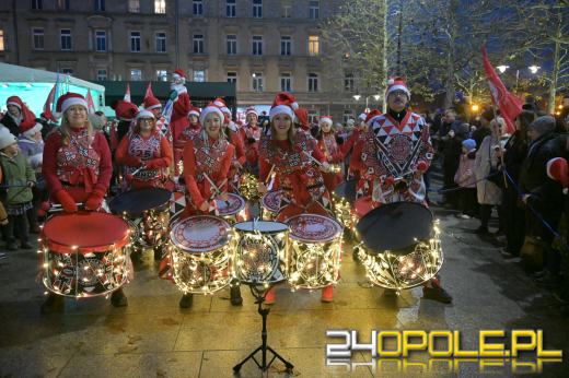 XI Marsz Mikołajów w Opolu. Barwny korowód i świąteczne animacje