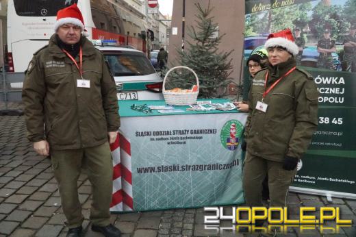 50 osób zostało świętymi Mikołajami w niedzielne popołudnie