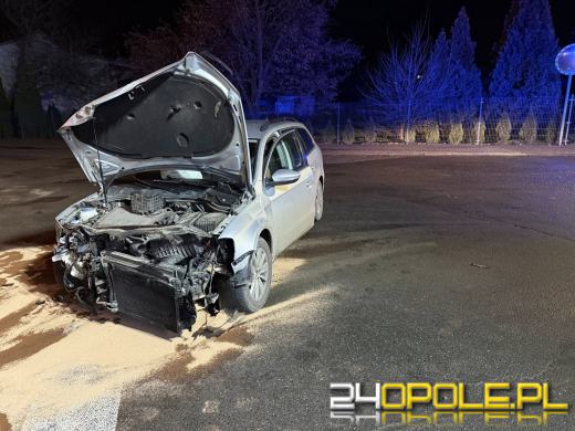 Zderzenie dwóch samochodów w Namysłowie. Jedna osoba trafiła do szpitala